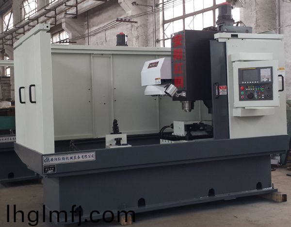 前軸鎖(suo)銷(xiāo)(xiao)孔專(zhuān)用加工