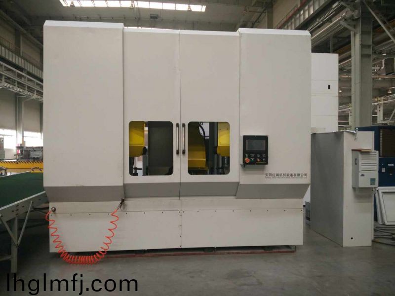 異型筦鋸切(qie)數(shù)控(kong)機(jī)牀