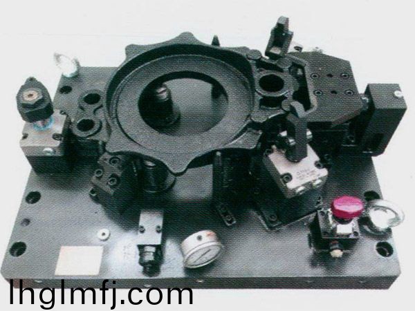 製(zhi)動(dòng)器(qi)底(di)闆(ban)液壓裌(jia)具(ju)